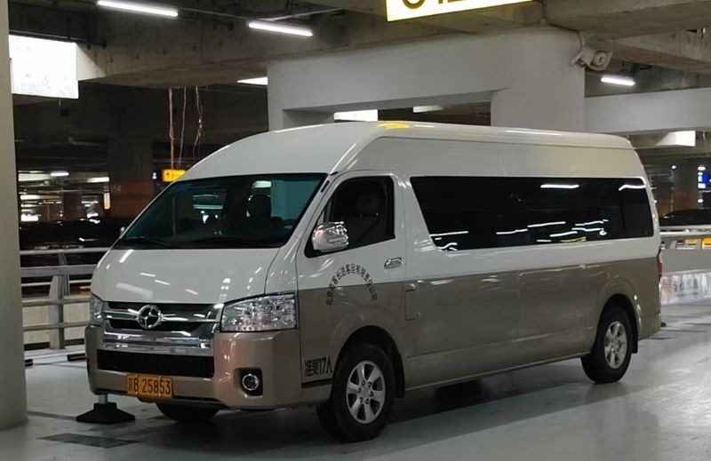 17 seats Van